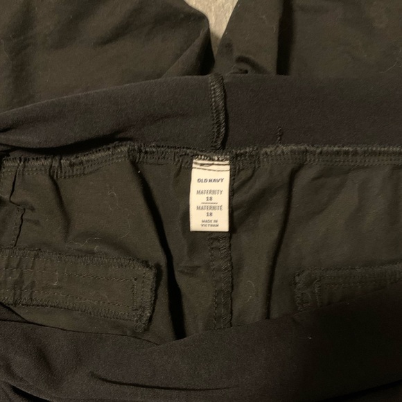 Old Navy Maternity Shorts - Picture 3 of 3